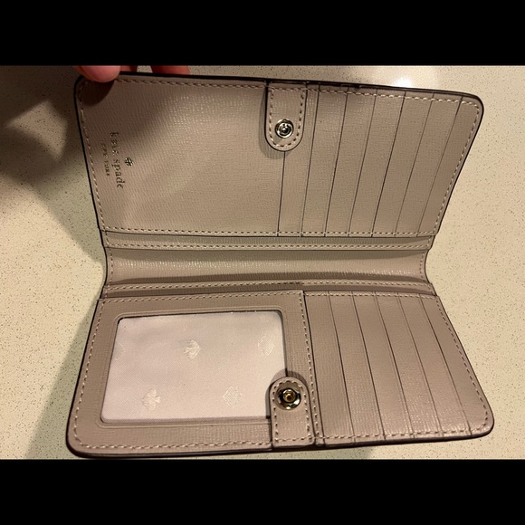 Kate Spade ♠️ wallet - Picture 2 of 3